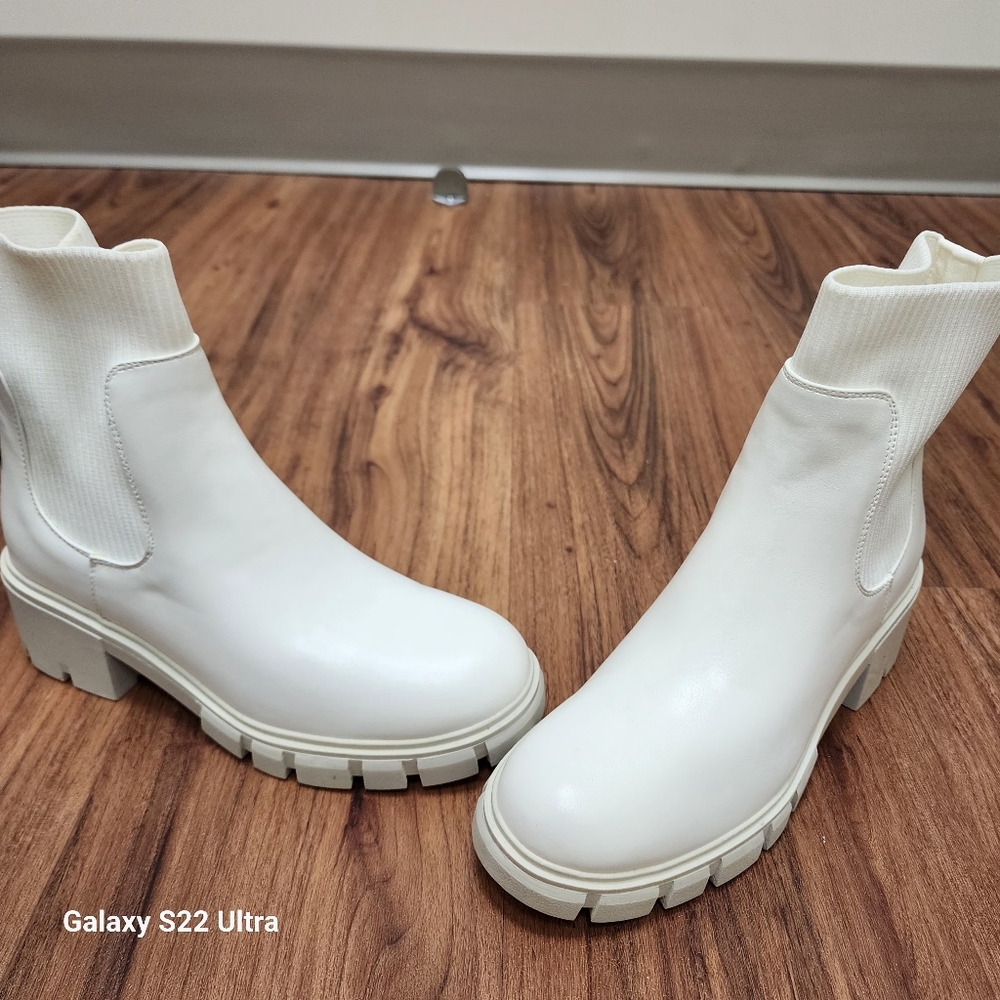 WHITE boots Brand New - Picture 3 of 8